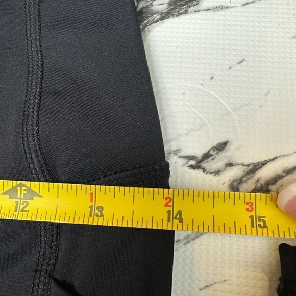 EUC - Black Brilliant Capris - Size 8-10 - Picture 9 of 9